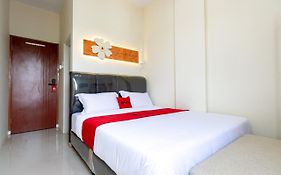 RedDoorz Plus at Komplek ABC Batu Aji Batam